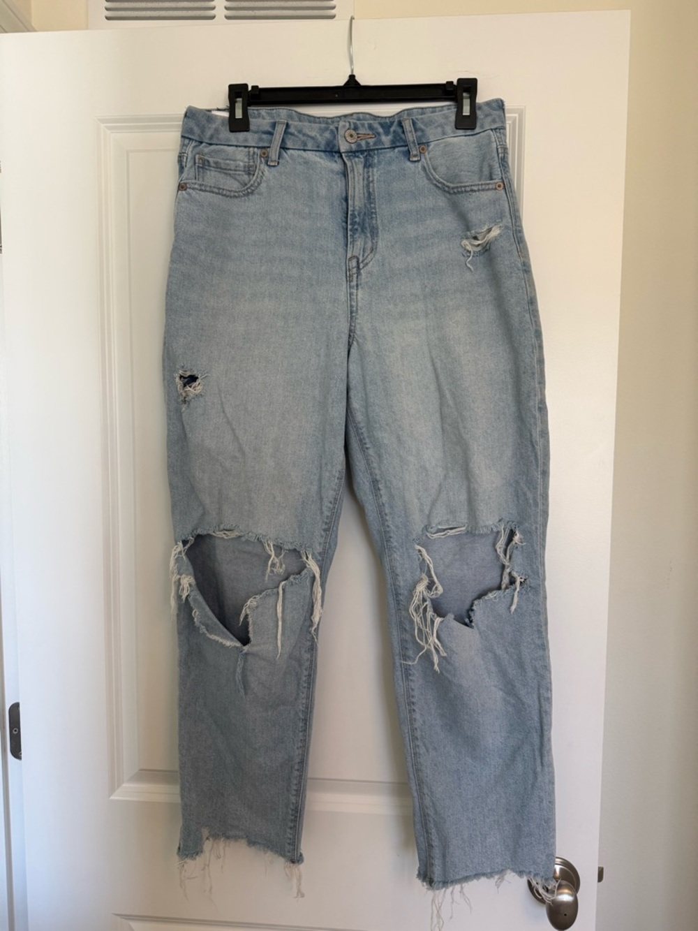 American Eagle Outfitters Light Blue Distressed Boyfriend Jeans